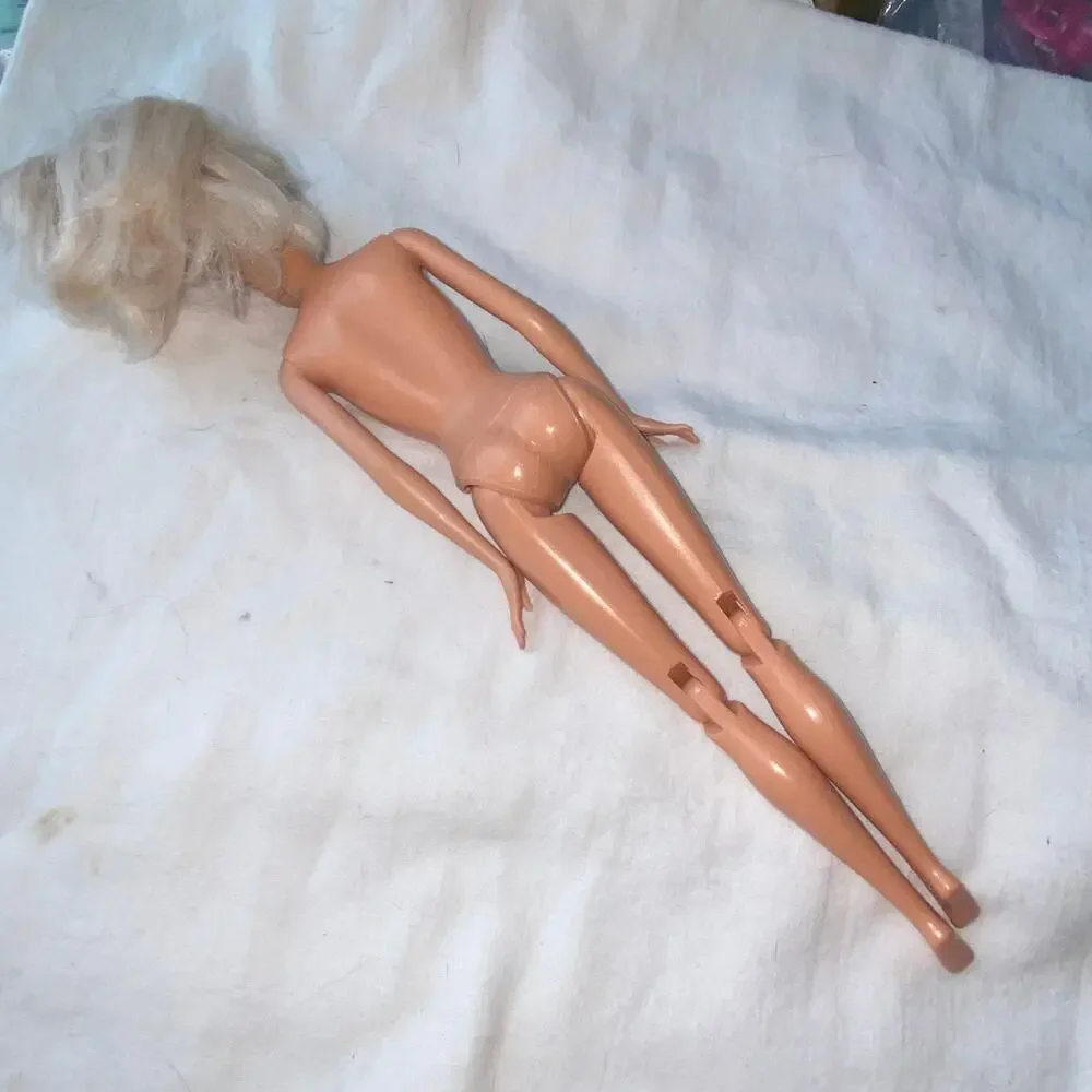 Barbie I Can Be 2012 Jointed Blue Eyes Pink Makeup Blonde Molded Undies Naked